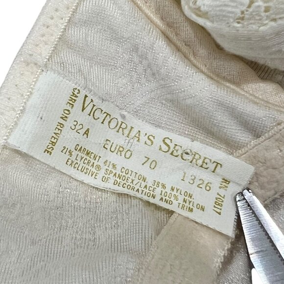 Victoria's Secret Vintage Gold Label SATIN Lace Underwire Bra 32A Front Closure - Picture 2 of 6